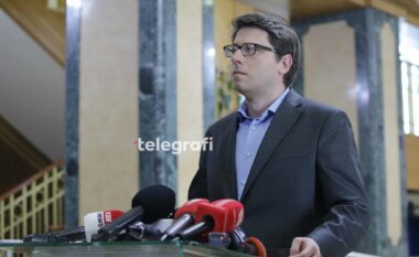 Bajrami i përgjigjet Muratit: Në kohën e UNMIK-ut Kosova s’ka pasur sanksione, sot LVV po e mban shtetin peng