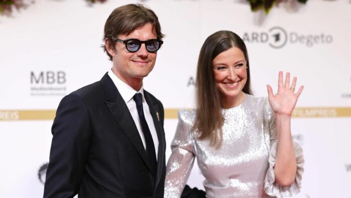 1746724934_news_image_image.gala_.de24364686tddv5w1440r1.7778samrileyalexandramarialara.jpg.jpeg