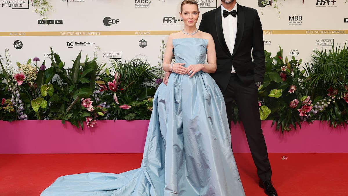 Karoline Herfurth shfaqet si një princeshë për çmimin e filmit gjerman