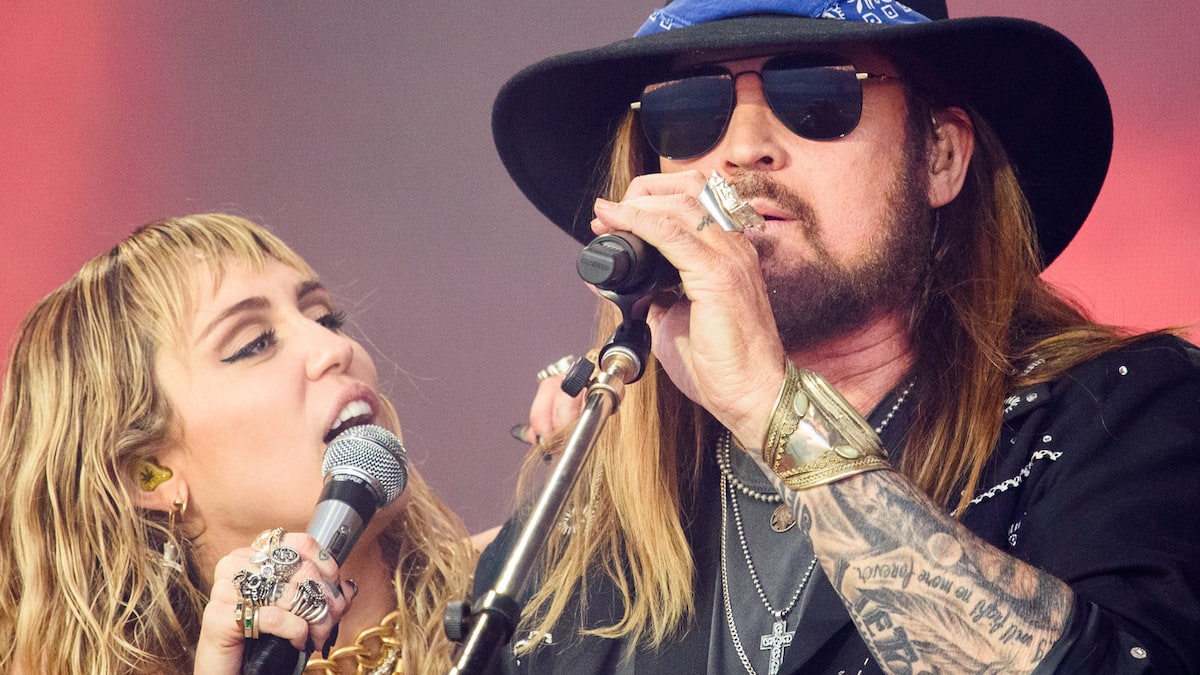 Pas thashethemeve për mosmarrëveshjen: Billy Ray Cyrus feston me vajzën Miley