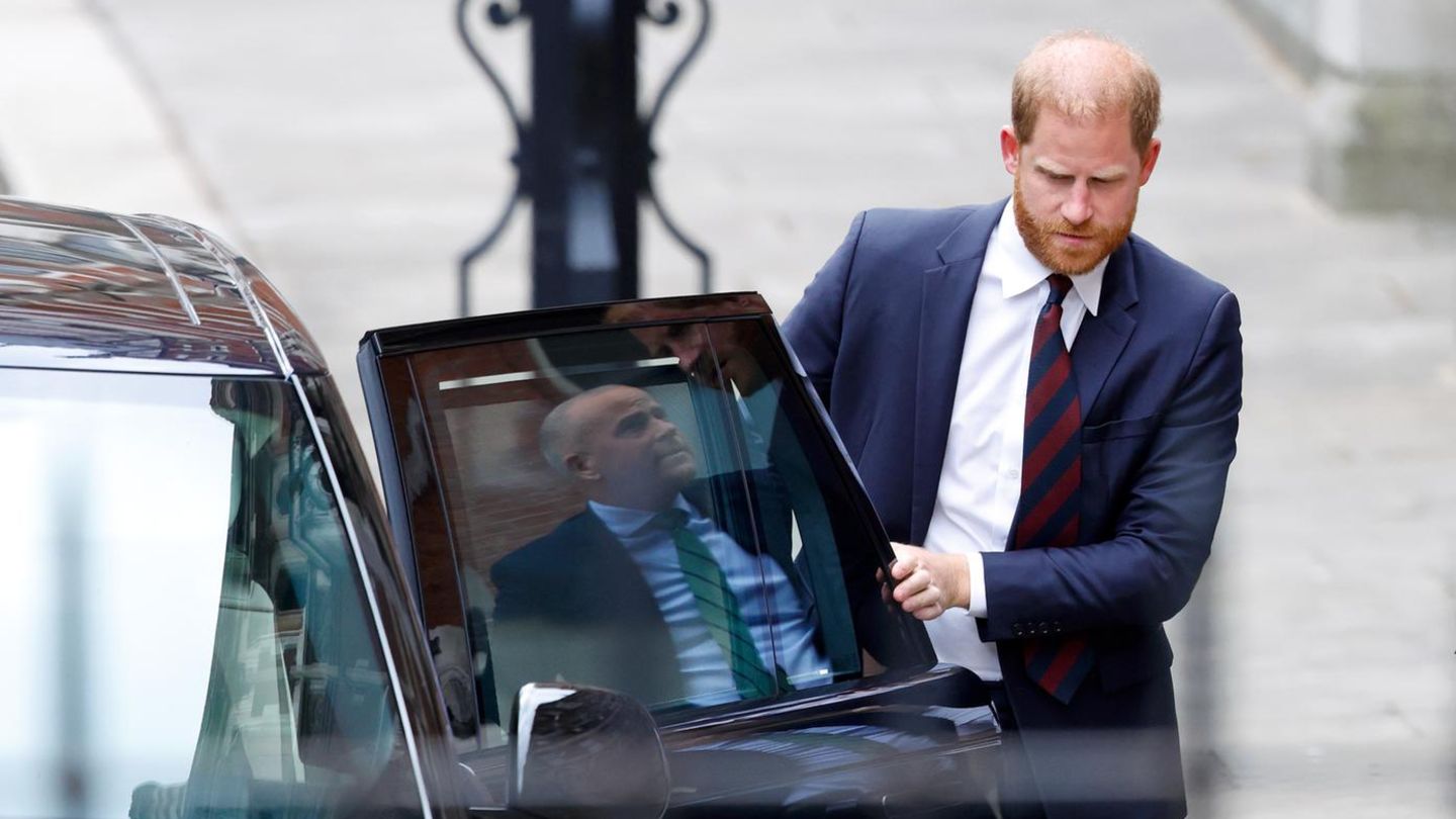 Princi Harry: Thashethemet e çuditshme! Harry unaza me të huajt?