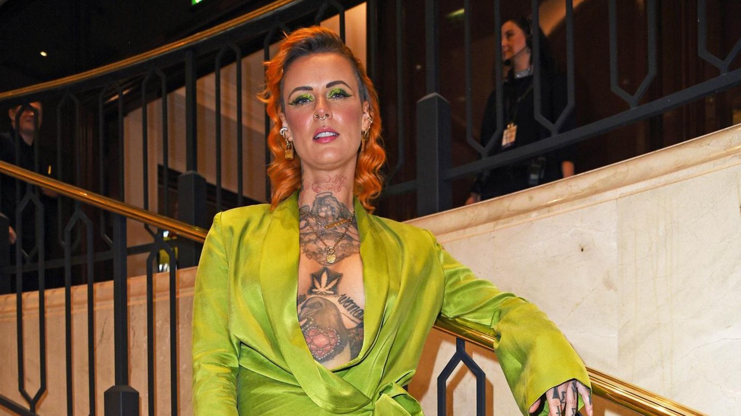 Jennifer tregon: “Cheek!” Shkarkimi i “NDR Talk Show” siguron vorbullën