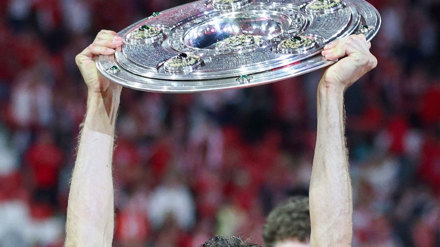 Lamtumirë emocionale me Thomas Müller: Schweinsteiger dhe Neuer React