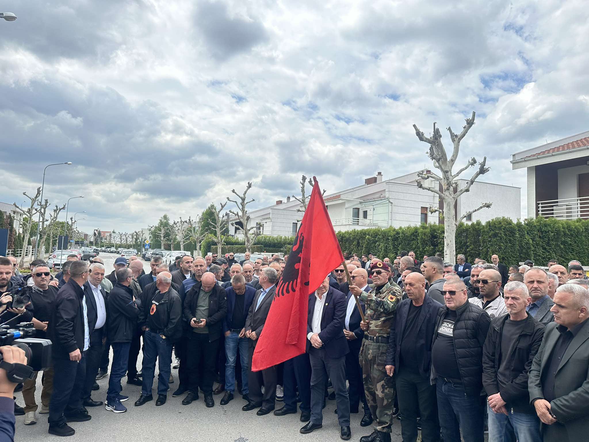 Trendafilova në Kosovë, veteranët protestojnë kundër kryetares së Speciales