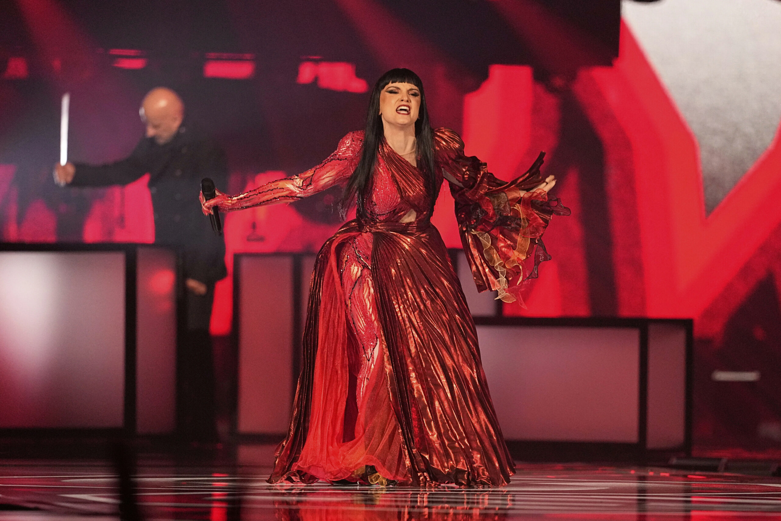 “Zjerm” shndrit Shqipërinë drejt finales së “Eurovisionit”