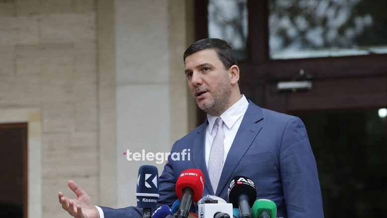 “Nuk besoj që ka dal tym i bardhë”, Krasniqi: Më shumë problem politik sesa juridik, është momenti që presidentja t’i drejtohet Kushtetueses