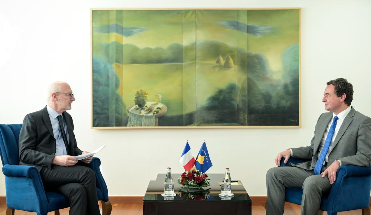 Franca e shqetësuar për veprimet e autoriteteve kosovare ndaj strukturave serbe: Dërgojnë sinjal negativ për partnerët