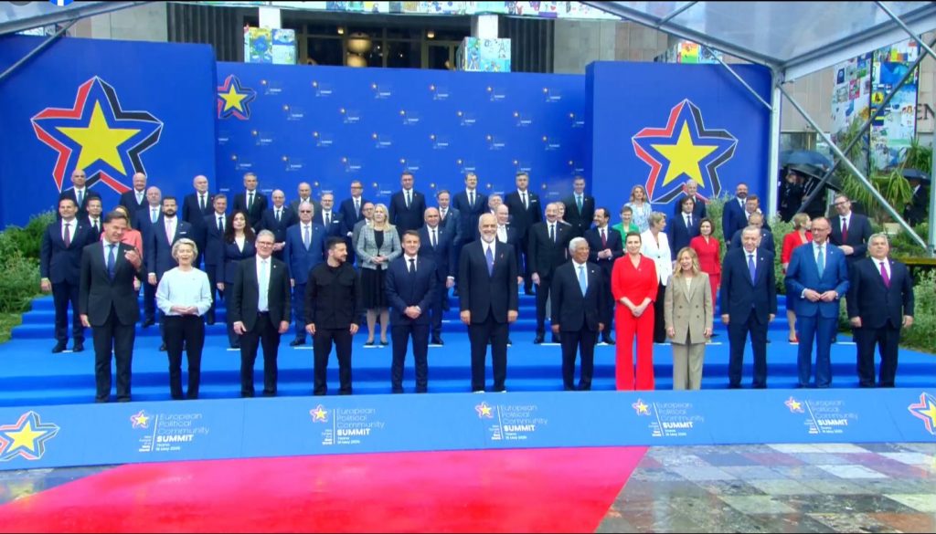 Foto familjare e Samitit VI të Komunitetit Politik Europian në Tiranë