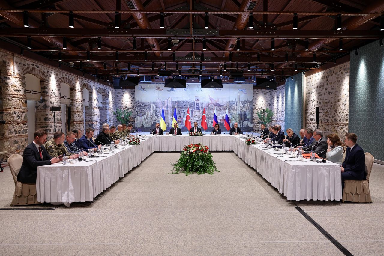 Zbehen shpresat për paqe nga bisedimet në Stamboll, Rusia me “kërkesa të papranueshme”