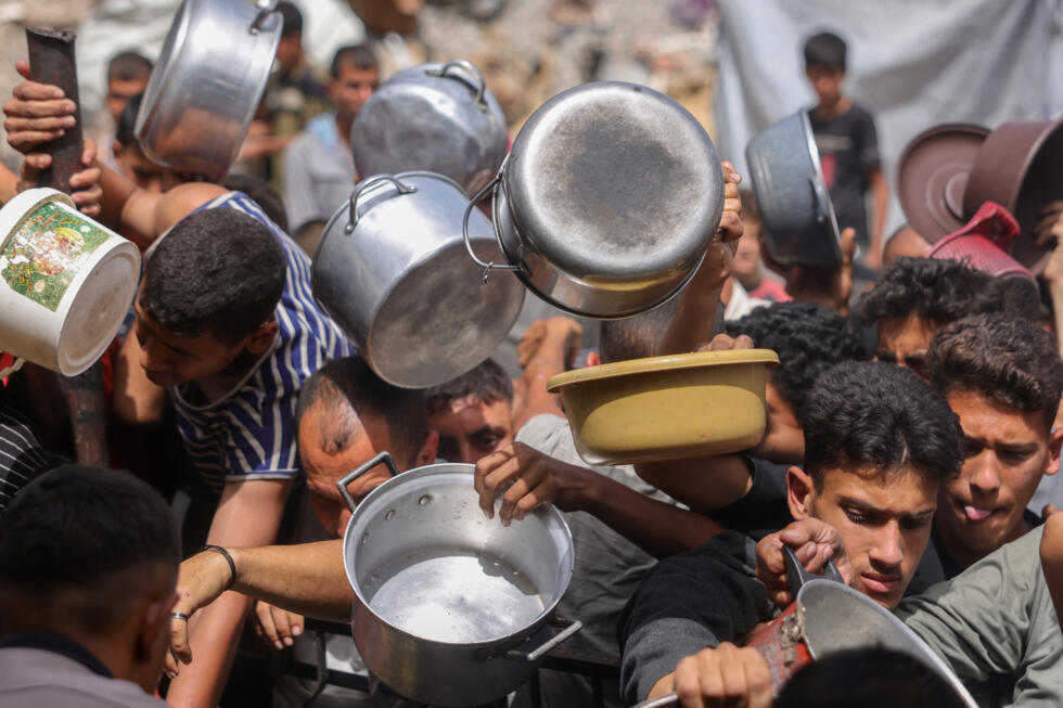 Izraeli thotë se do të lejojë “sasi bazike” të ushqimit në Gaza, pas 10 javësh bllokadë