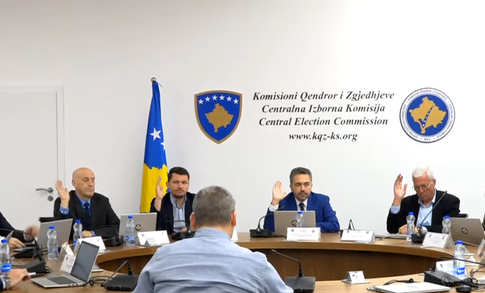 KQZ-ja vendos për ndalesën e fondeve ndaj partive politike: Gjobat kapin mbi gjysmë milioni euro