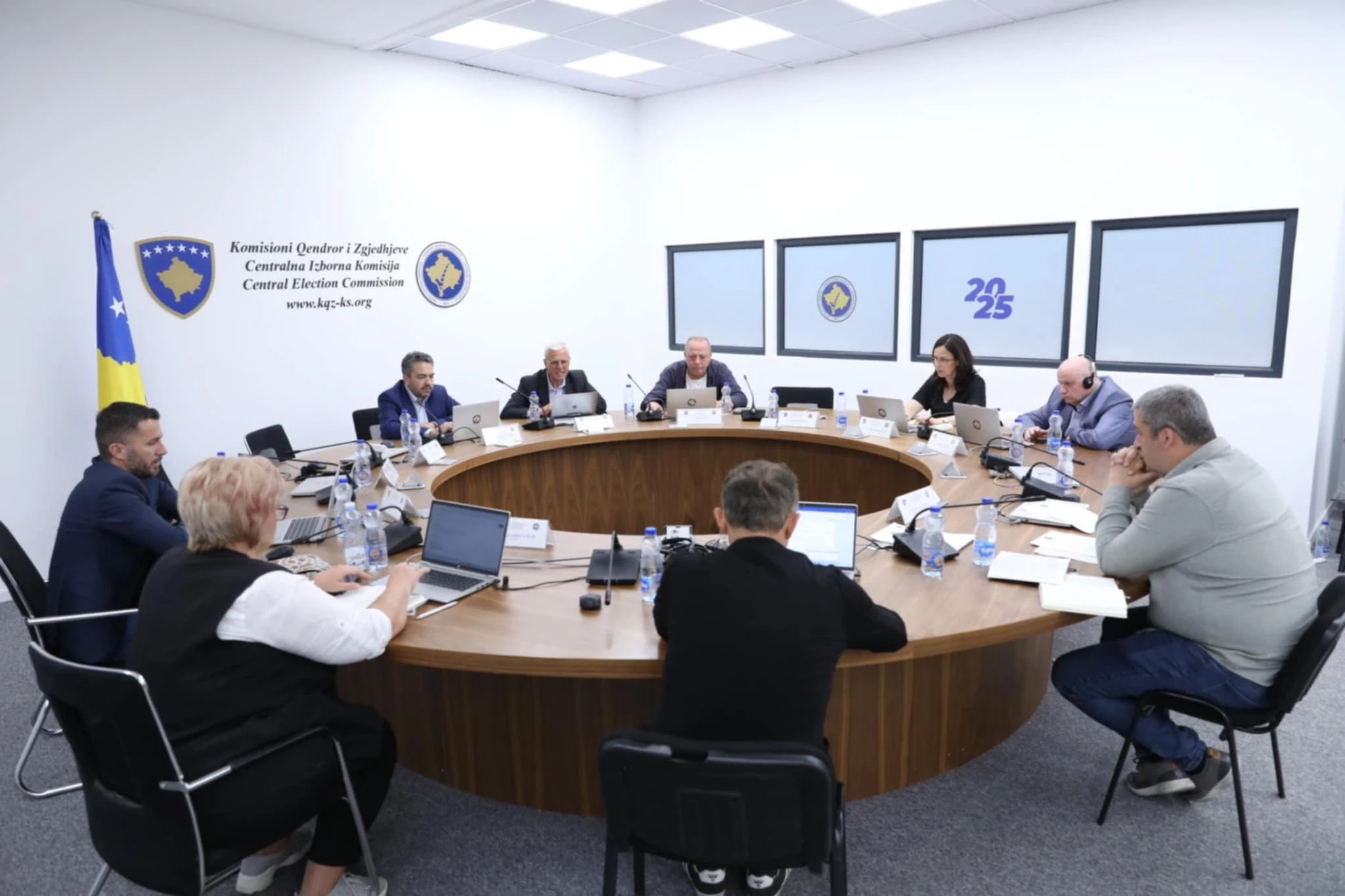 KQZ-ja ua merr gati gjysmë milioni euro partive për t’ua paguar gjobat