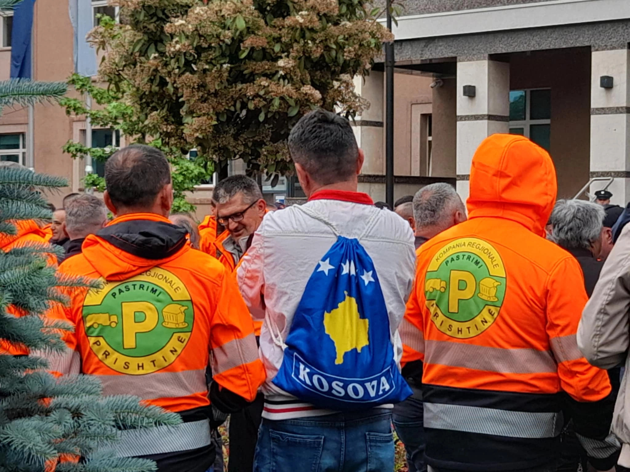 Sindikata e “Pastrimit” pretendon se punëtorët grevistë u ofenduan nga persona të panjohur