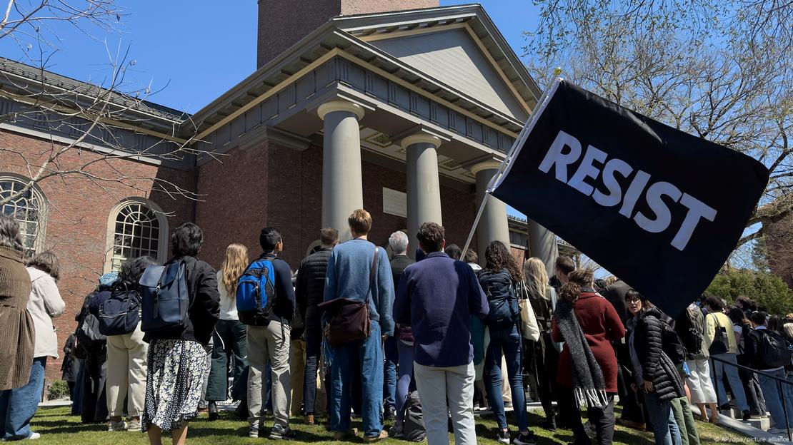 Të huajt nuk lejohen më të studiojnë në Harvard
