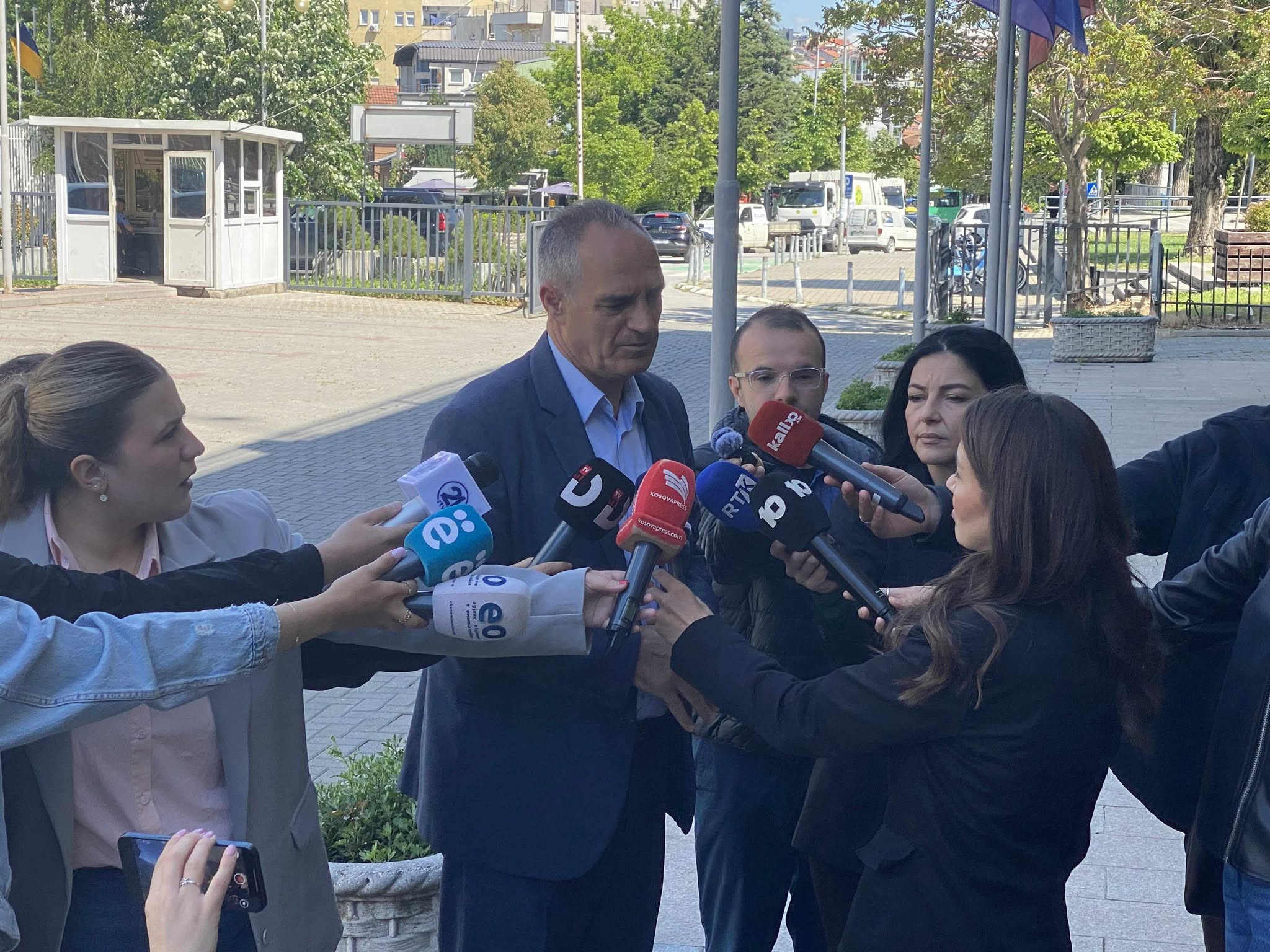 Hasani – PDK: Nuk do ta votoja Limajn për kryeparlamentar, ma ka sharë shumë Albinin!