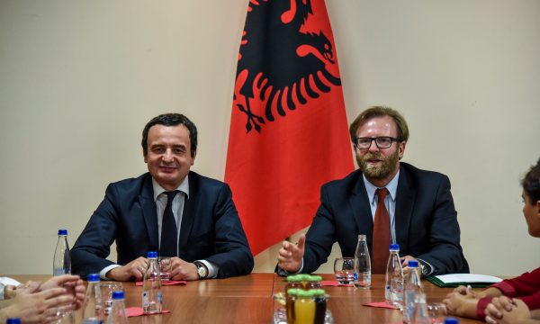 ‘‘Jam i bindur’’, Abazi thotë se Rashiqi ia ‘‘ka siguruara 3-4 vota të Listës Serbe’’ Kurtit