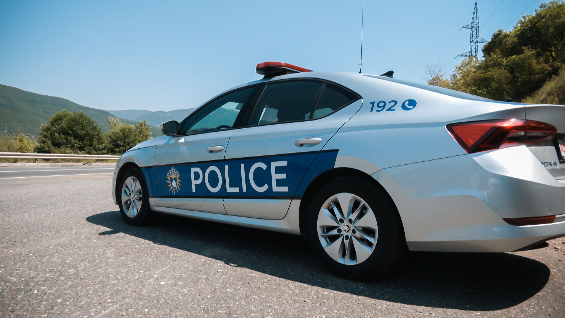 “Kanë ndodhur disa provokime”, Policia reagon për të shpjeguar pse ndërhyri në defilimin e maturantëve në Mitrovicën e Veriut