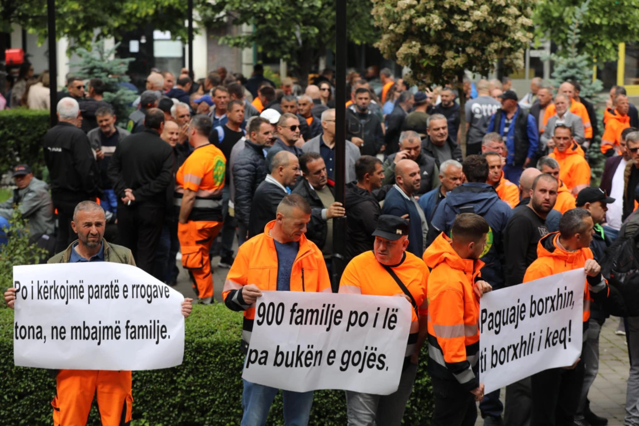“Pastrimi” zotohet ta vazhdojë grevën, pas takimit pa zgjidhje me zyrtarë të Komunës