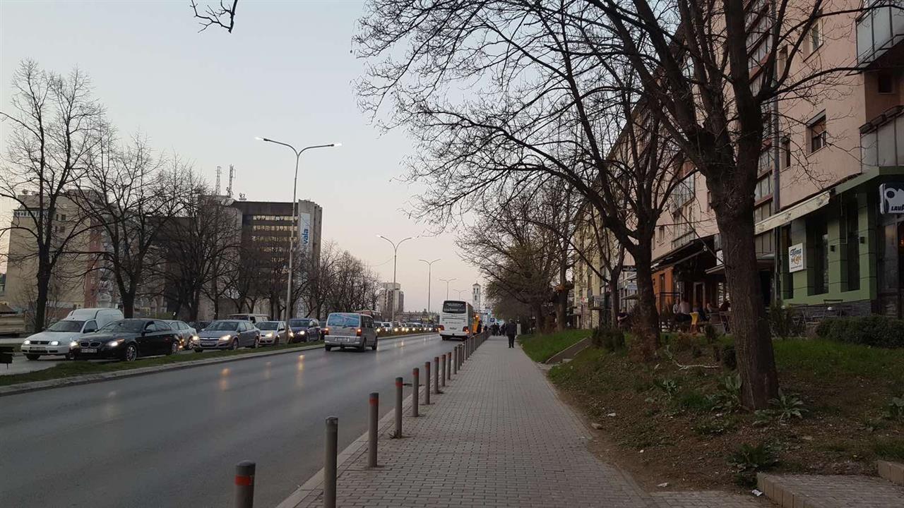 Një mjet i dyshimtë shpërthyes në Prishtinë, Policia del në vendin e ngjarjes: Po i ndërmarrim të gjitha veprimet e nevojshme