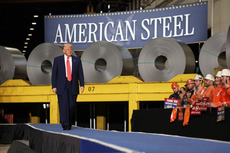 Trump do të dyfishojë tarifat për importet e çelikut dhe aluminit në 50%, thotë se çdo punëtor çeliku në SHBA do të marrë 5000 dollarë bonus