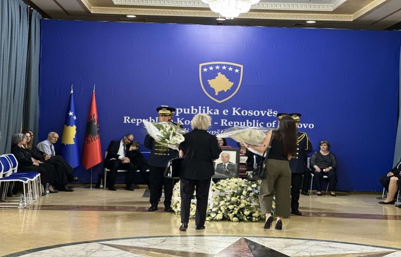 Në hollin e Kuvendit vazhdojnë homazhet për Bujar Bukoshin