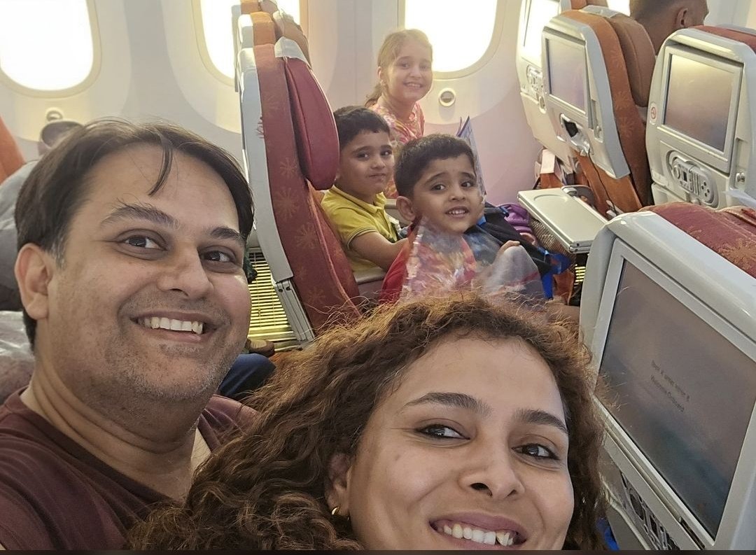 Historia e familjes pesë anëtareshe që u shua nga rrëzimi i aeroplanit në Indi: U nisën për t’u bashkuar në Londër