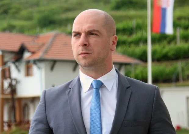 Ngrihet aktakuzë ndaj deputetit të Listës Serbe për sulme ndaj gazetarëve më 2023
