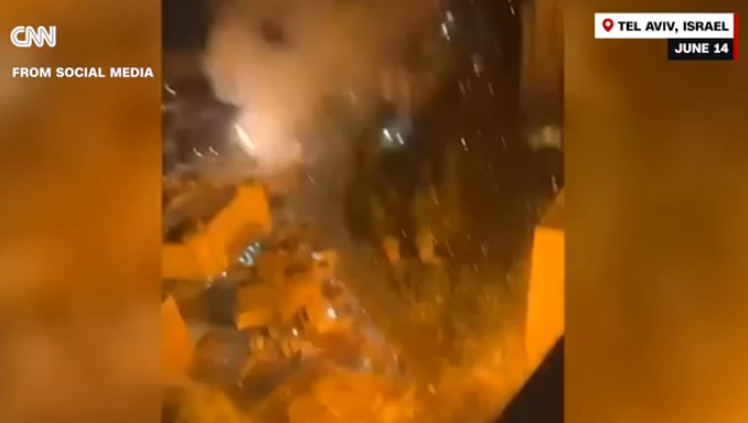 Video e verifikuar nga CNN, momenti kur raketa iraniane bie në Tel Aviv afër një baze ushtarake izraelite