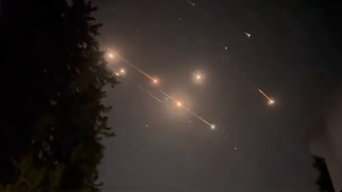Pamje nga sulmi i ri i Iranit me raketa ndaj Izraelit, IDF: Miliona izraelitë janë nisur drejt strehimoreve