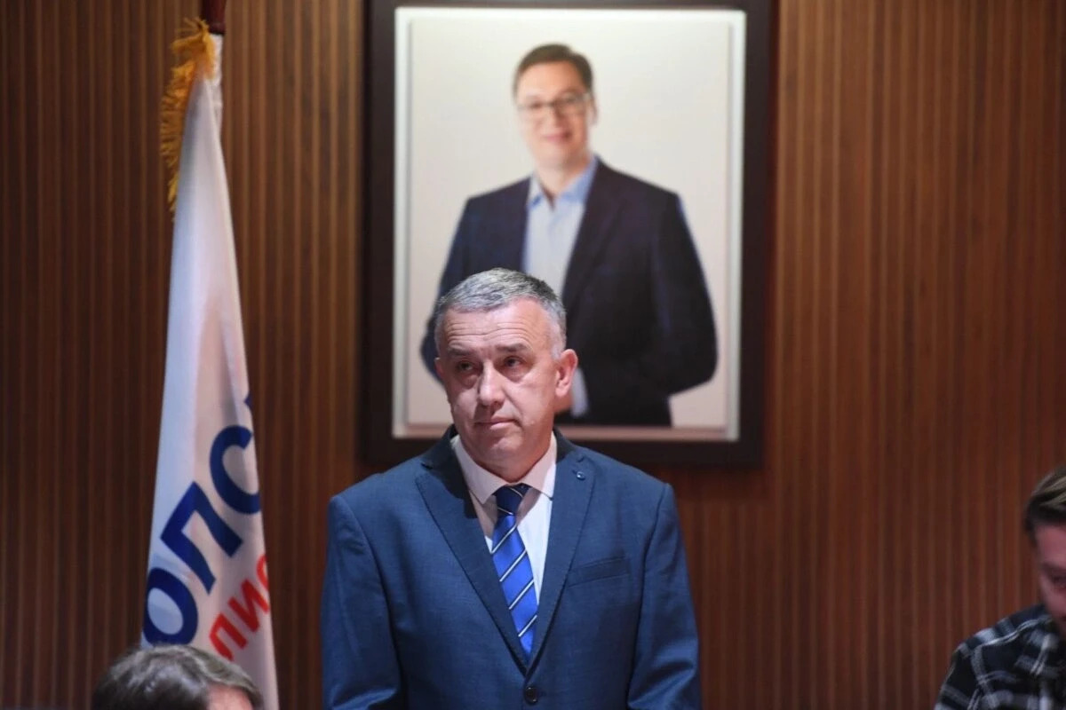 Shtyhet intervistimi i kryetarit të Listës Serbe