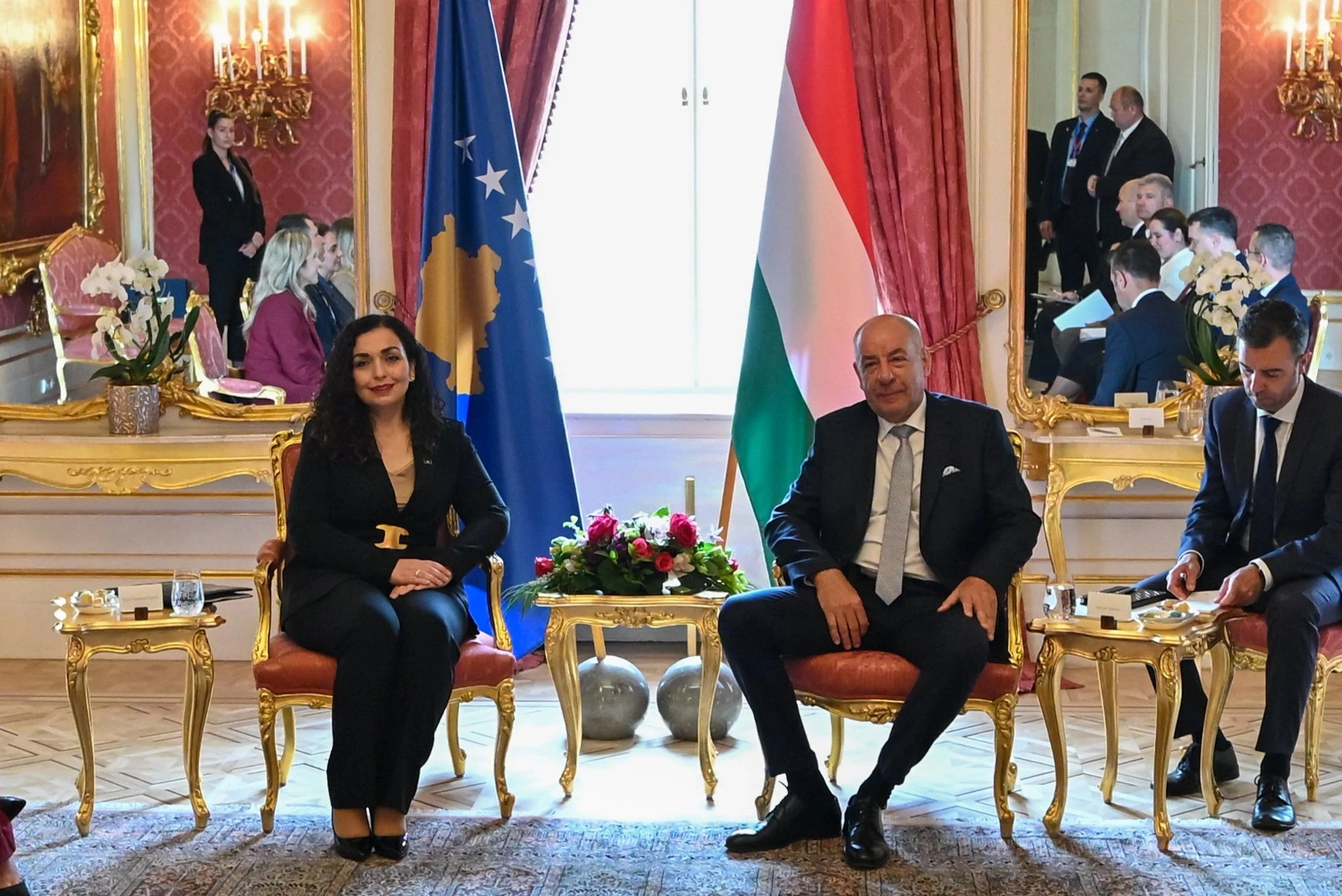Osmani falënderon Hungarinë për mbështetjen dhe iniciativat që kanë afruar dy vendet