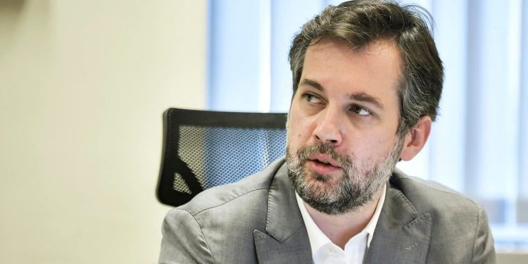 Hajrulla Çeku kandidat për kryetar të Prishtinës, Arben Vitia: Në mënyrë unanime e zgjodhi qendra e Prishtinës