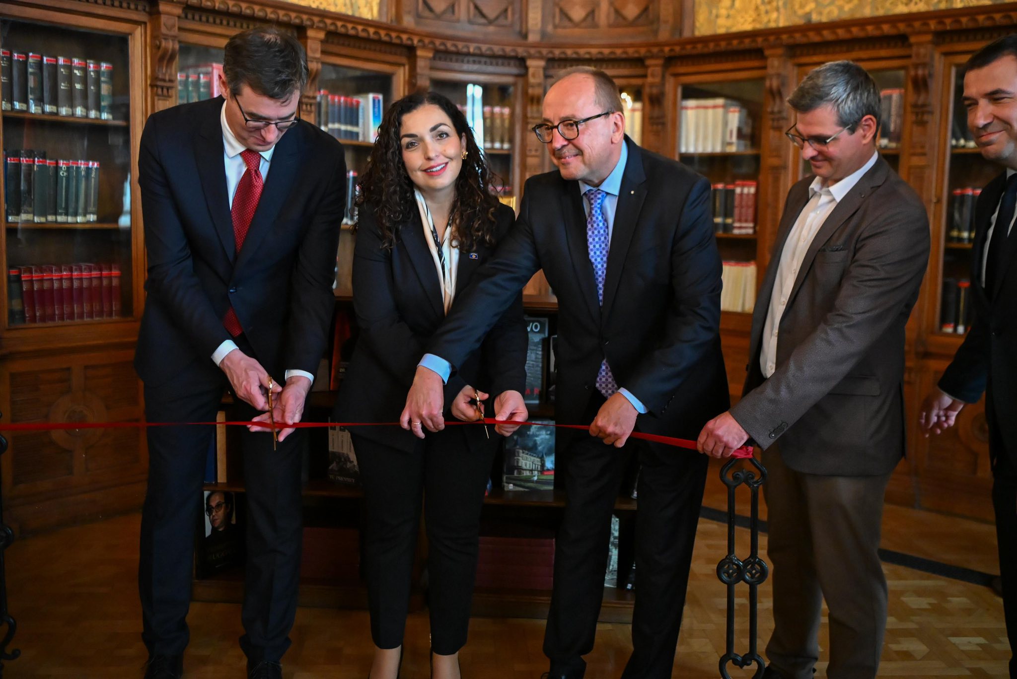 Osmani: Inaugurohet në Budapest një kënd bibliotekar me emrin e Presidentit historik Ibrahim Rugova