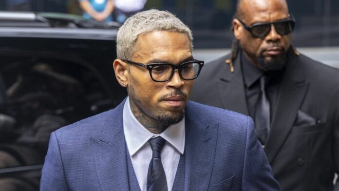 1750430277_news_image_image.gala_.de24401404tphv3w1440r1.777820chrisbrownweistvorwuerfezurueck11spotonarticle1102550.jpg.jpeg