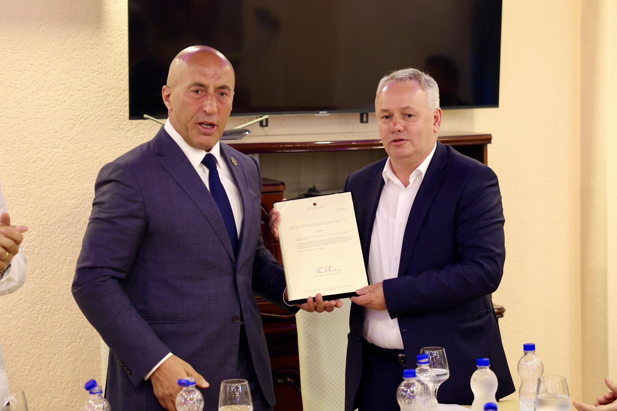 Haradinaj njofton se Agron Kuçi do të jetë kandidat i AAK’së për kryetar të Junikut