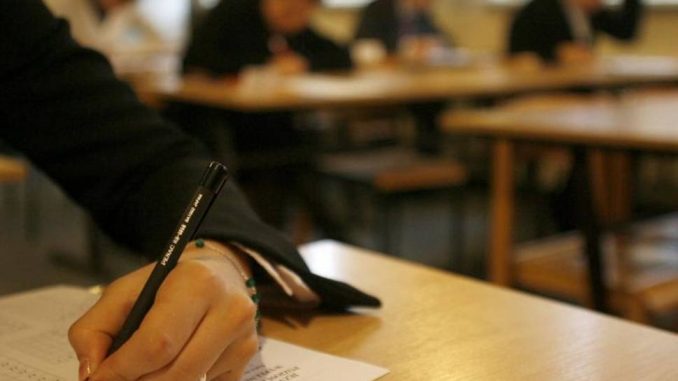 Përfundoi Provimi i Maturës Shtetërore, numër i madh i nxënësve u përjashtuan për përdorim të telefonave