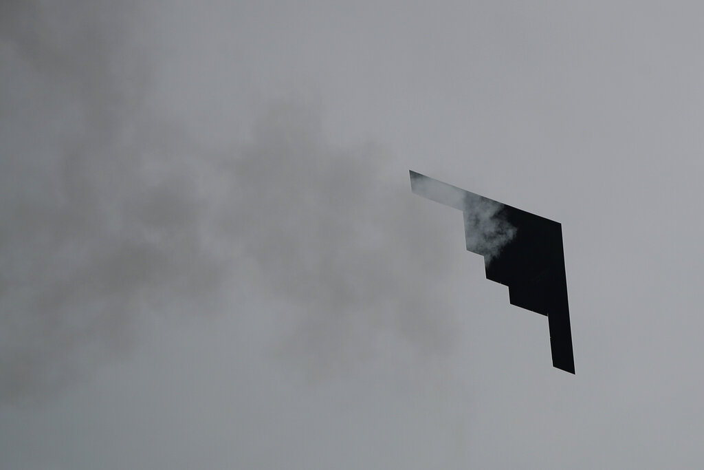 Reuters: ShBA-ja zhvendos bombarduesit B-2 në Guam, ndërsa Trumpi shqyrton sulmet ndaj Iranit