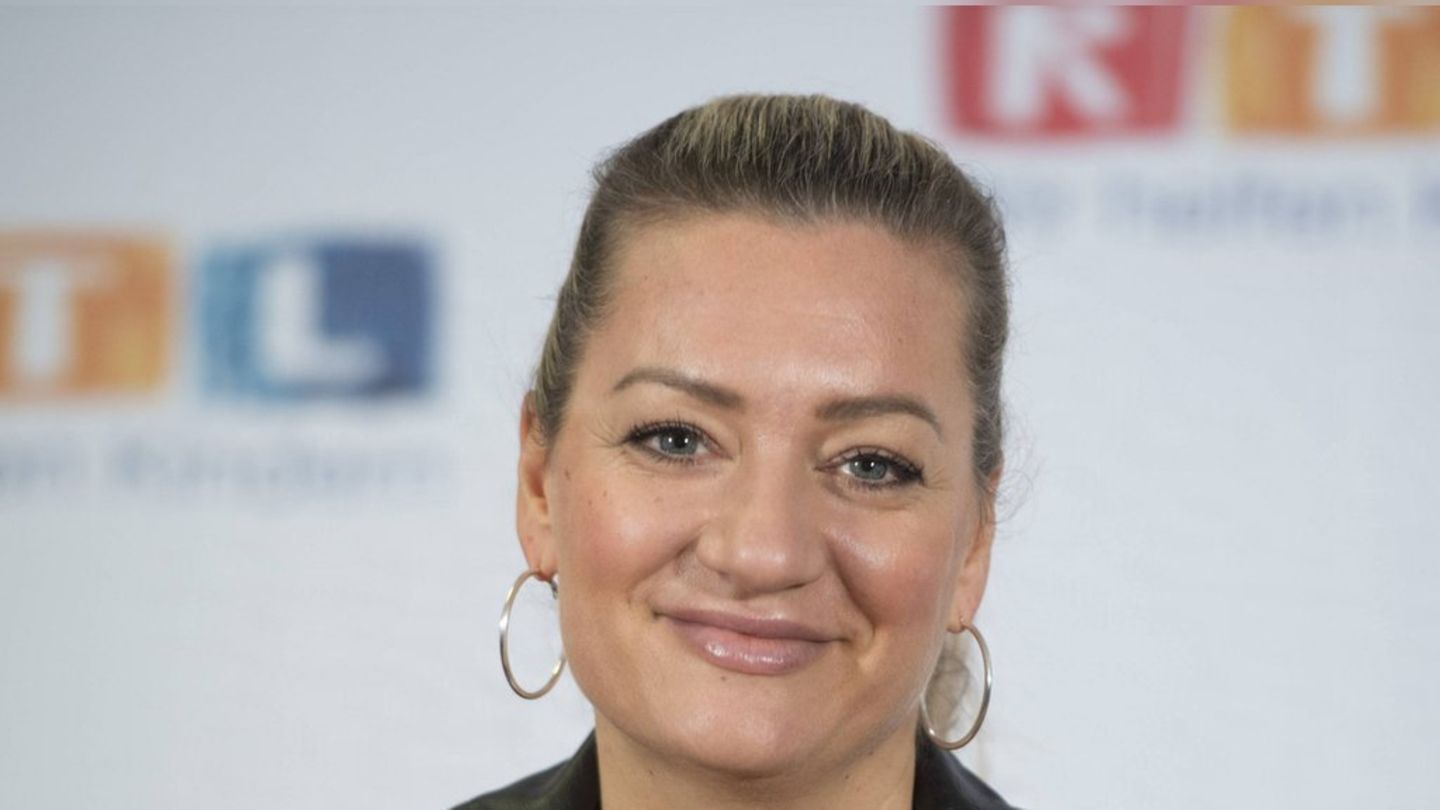 Juliette Schoppmann: Këngëtarja i theu krahun