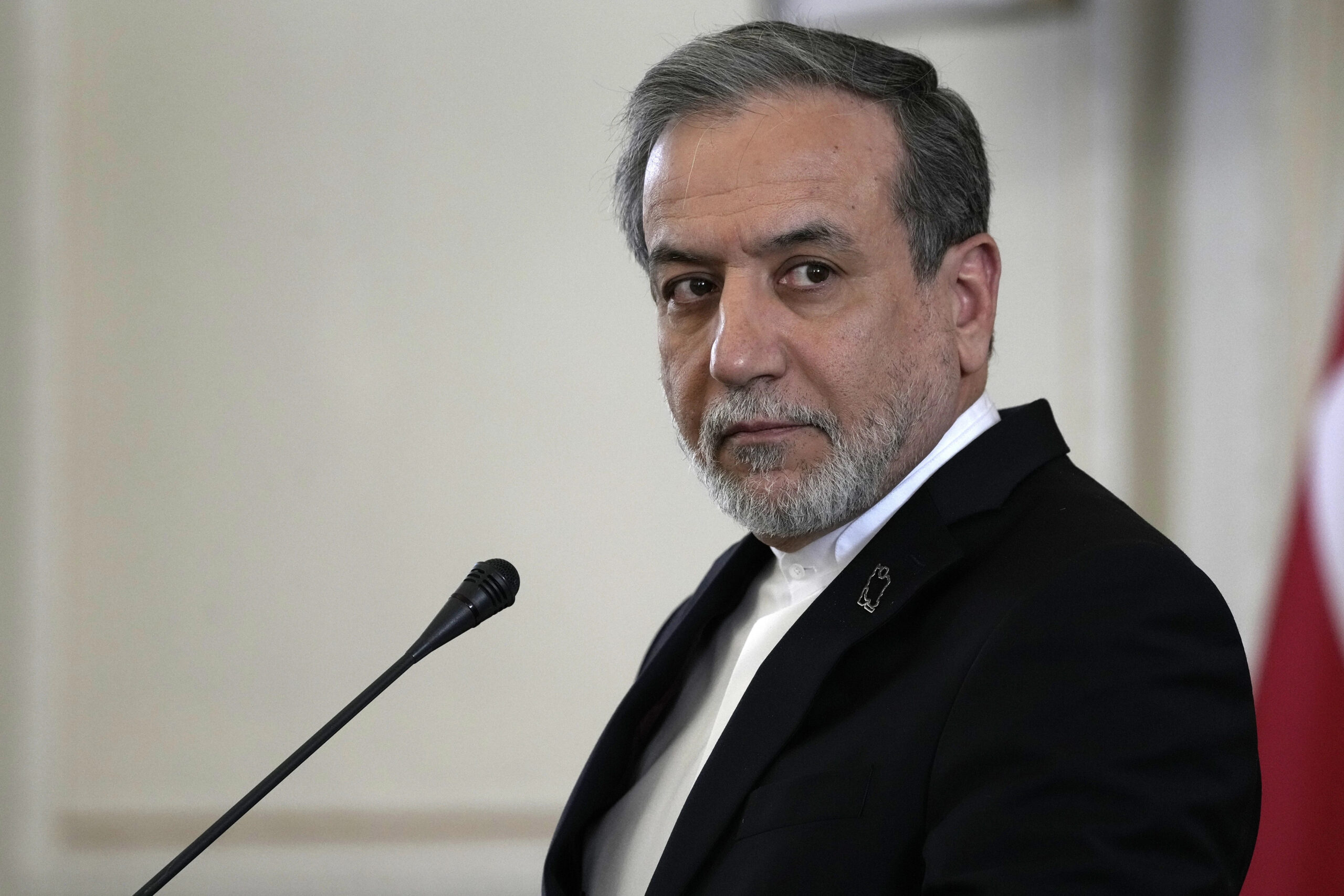 Ministri iranian thotë se SHBA-ja “e hodhi në erë” diplomacinë, paralajmëron përgjigje