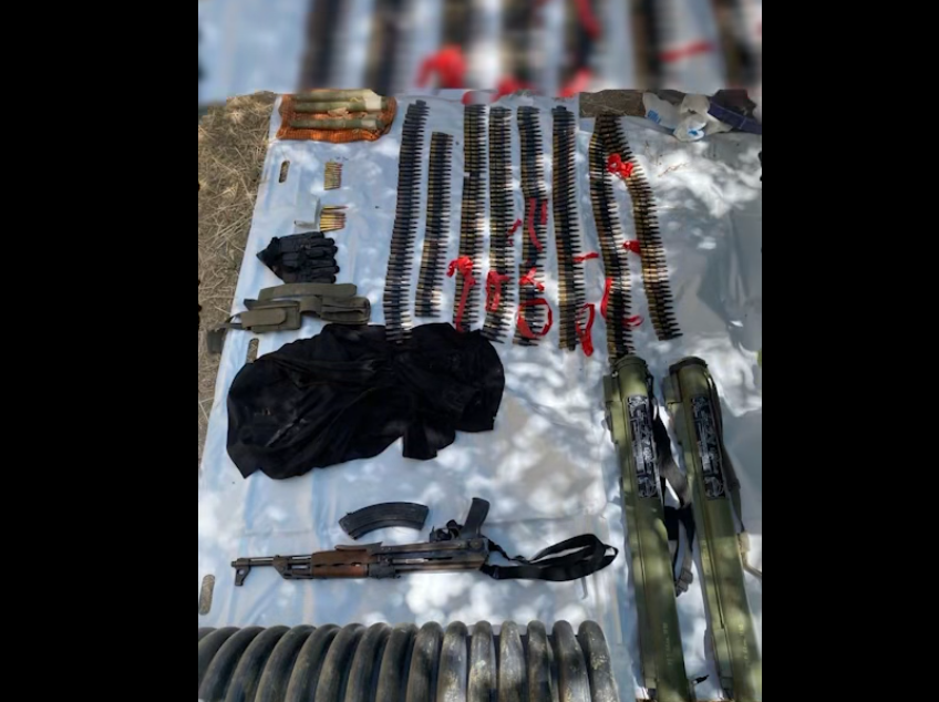 Sveçla thotë se kanë gjetur armatim sa “për një njësit terrorist” në një objekt në Zveçan, pronë e Aleksandar Arsenijeviq