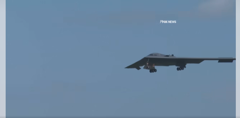 Dalin pamjet teksa B-2 po kthehen në Bazën Ajrore Whiteman në Misuri