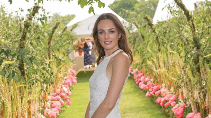 1750676538_news_image_image.gala_.de24402890twQv3w1440r1.7778ladyvioletmanners.jpg.jpeg