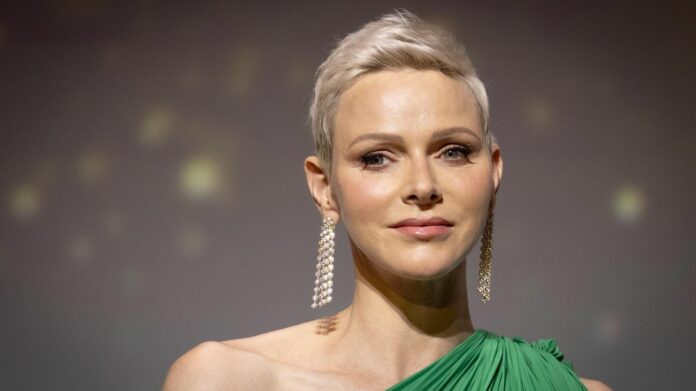 1750676542_news_image_image.gala_.de23040830tCov4w1440r1.7778charleneteaserschmuck.jpg.jpeg