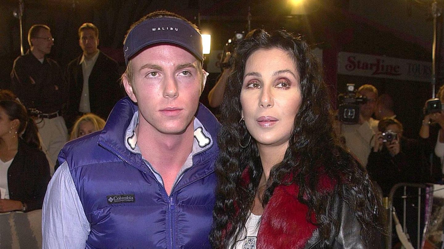 CHER: Djali i Cher Elia u la i lirë nga spitali