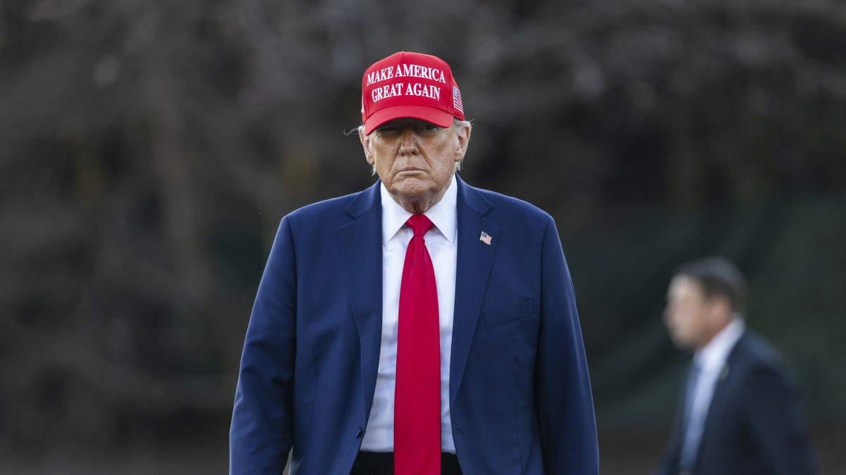 “Po ju vëzhgoj”: Trump kërkon nga “të gjithë” të mbajnë çmimet e naftës të ulëta
