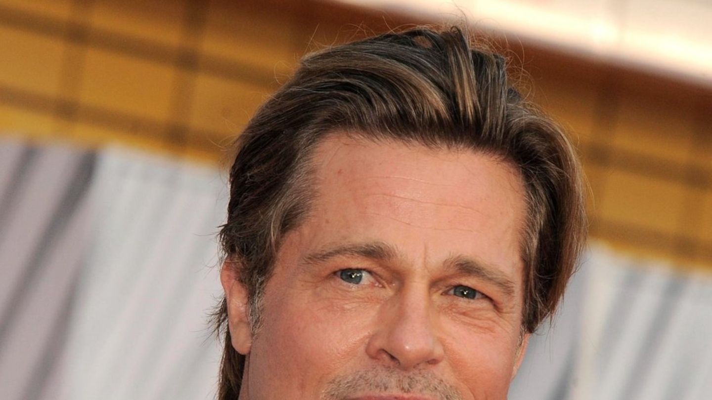 Brad Pitt në lidhje me takimet e tij të AA: Ai “kishte nevojë për një rifillim”