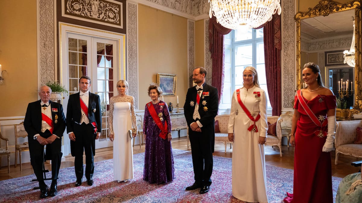 Royals Norvegji festojnë darkën gala me Emmanuel dhe Brigitte Macron