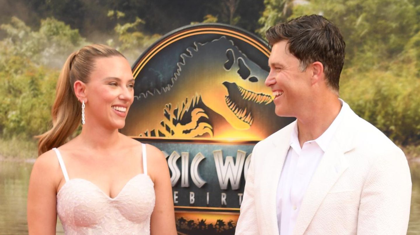 Shikimi në çift: Scarlett Johansson dhe Colin Jost vendosin gjithçka në një kartë (ngjyra)