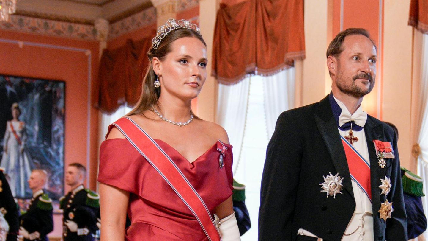 Ingrid Alexandra, Brigitte Macron + CO: Në Galadinner në Norvegji, madje edhe më i madhi në vend qëndron pas saj