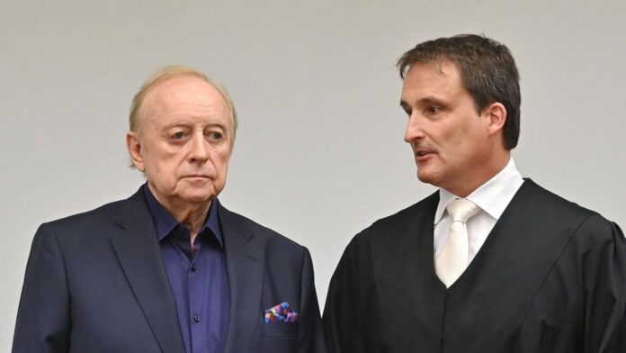 1750780888_news_image_image.gala_.de24404244tIlv3w1440r1.777824alfonsschuhbecklegteingestaendnisab11spotonarticle1103007.jpg.jpeg
